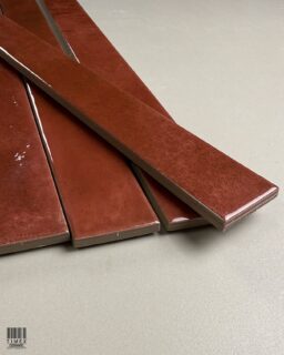 Long Format. Strong Presence.
Makalu Grana reimagines the warmth of classic terracotta with a rich red glaze and an elongated format that instantly draws the eye.
At 50x500mm, it creates clean lines, visual rhythm, and distinctive wall compositions that feel both timeless and contemporary.
Vertical stack, horizontal layout, or herringbone pattern?
Makalu Grana Red
Finish: Glossy
Application: Wall
Size: 50x500mm
#MakaluGrana #RedTiles #Wal|Tiles #GlossyTiles #TimexCeramic